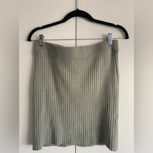 RIBBED SWEATER SKIRT